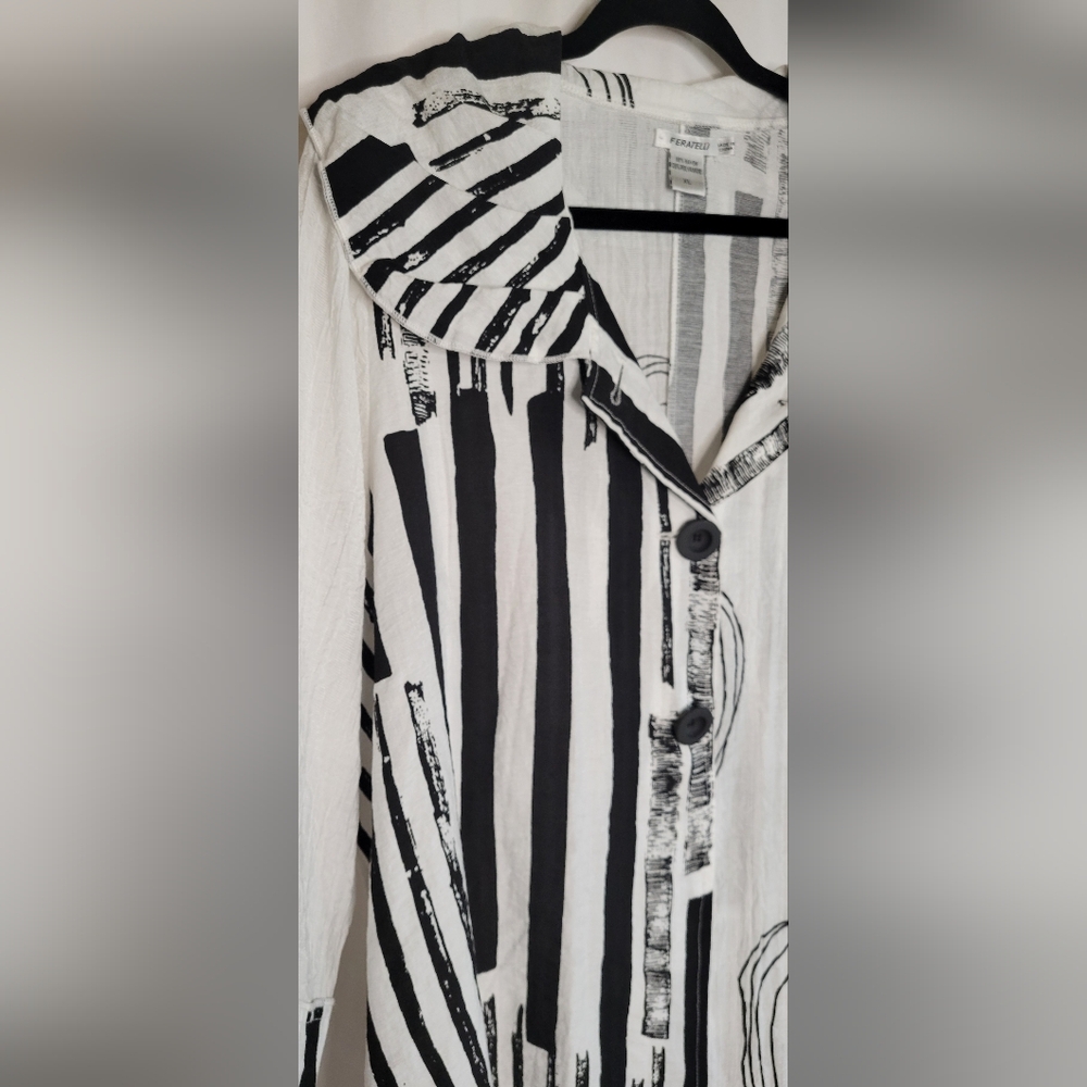 Chic Monochrome Button Down Shirt - image 4